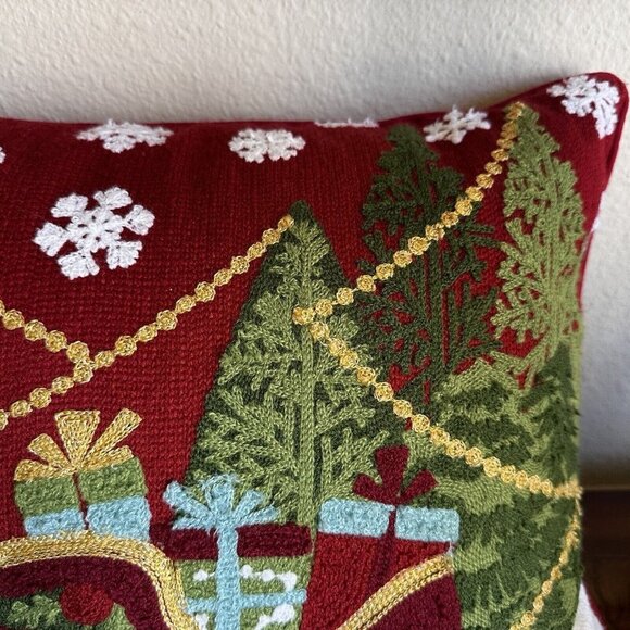 Santa's‎ Workshop Decorative Pillow Christmas Motif Feather Fill 14" x 24" NWT - Picture 6 of 12